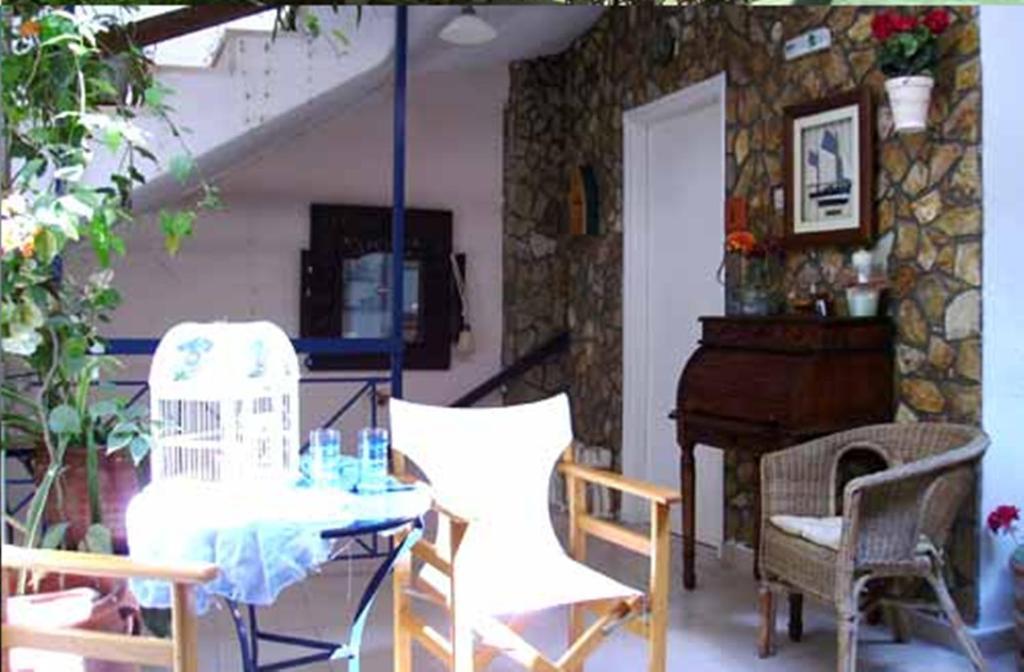 Hotel Angelika à Agios Andreas  Extérieur photo